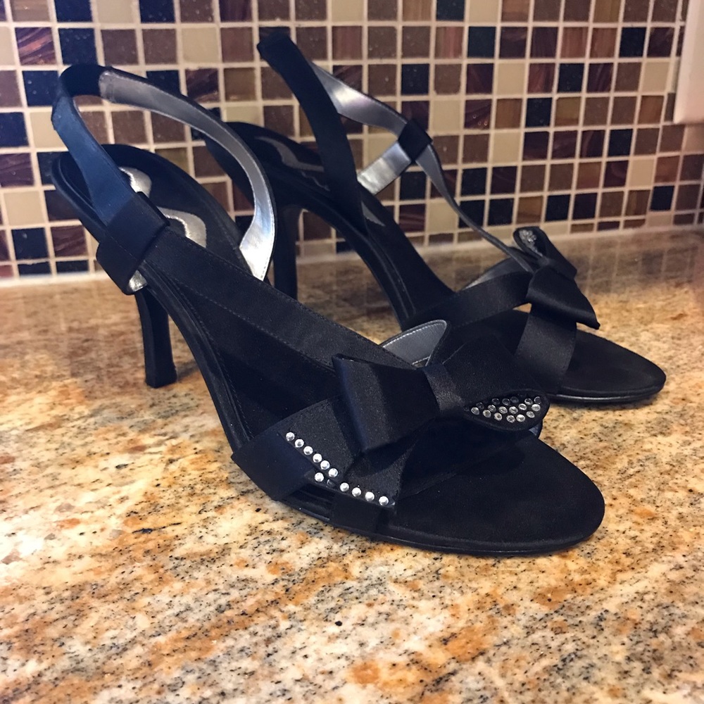 Nina Blinged Bow Tie Sandal πΊ - Picture 6 of 8